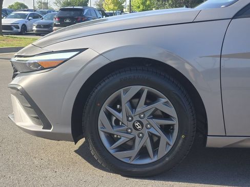 Certified 2024 Hyundai Elantra SEL FWD image 5