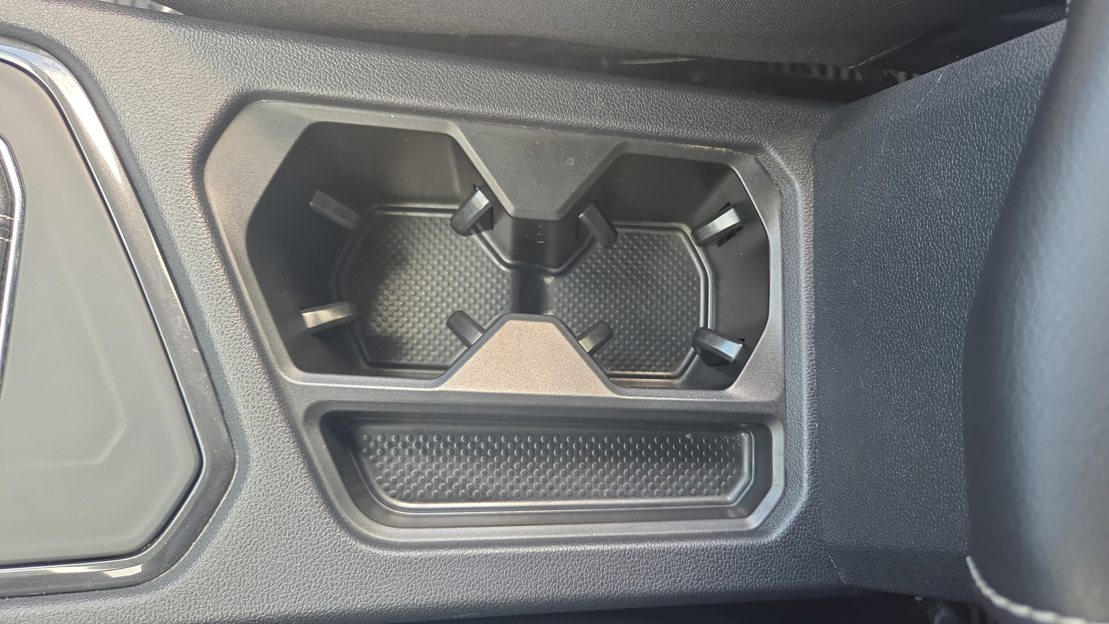 Used 2022 Volkswagen Tiguan SE FWD image 34