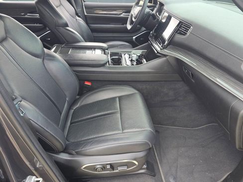 Used 2022 Jeep Wagoneer Series III w/ Flexible Seating Group image 25