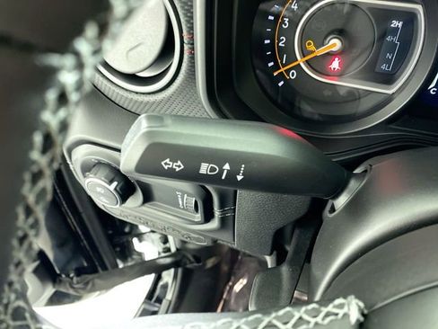 Used 2025 Jeep Gladiator Rubicon w/ Convenience Group image 15