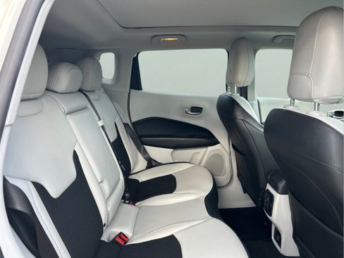 Certified 2020 Jeep Compass Latitude FWD image 11
