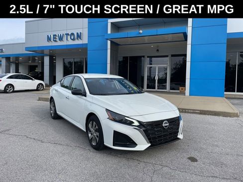 Used 2024 Nissan Altima 2.5 S image 1