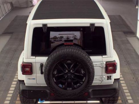 Used 2023 Jeep Wrangler Unlimited Sahara w/ Cold Weather Group AWD/4WD image 5
