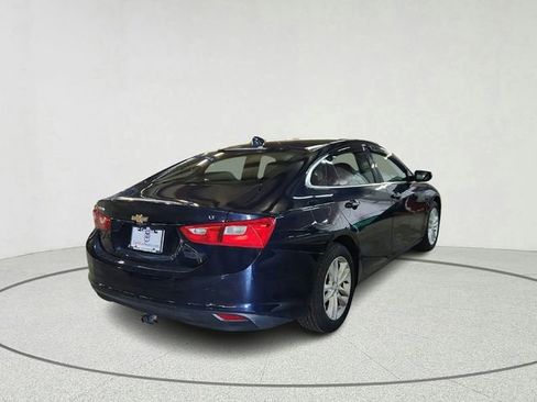 Used 2018 Chevrolet Malibu LT image 2
