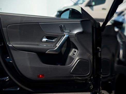 Used 2025 Mercedes-Benz CLA 250 4MATIC image 17