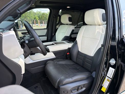 Used 2024 Toyota Sequoia Capstone AWD/4WD image 21