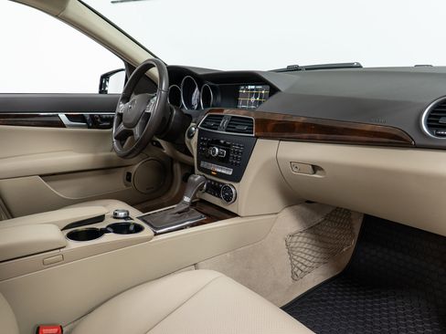 Used 2014 Mercedes-Benz C 300 4MATIC Sedan image 21