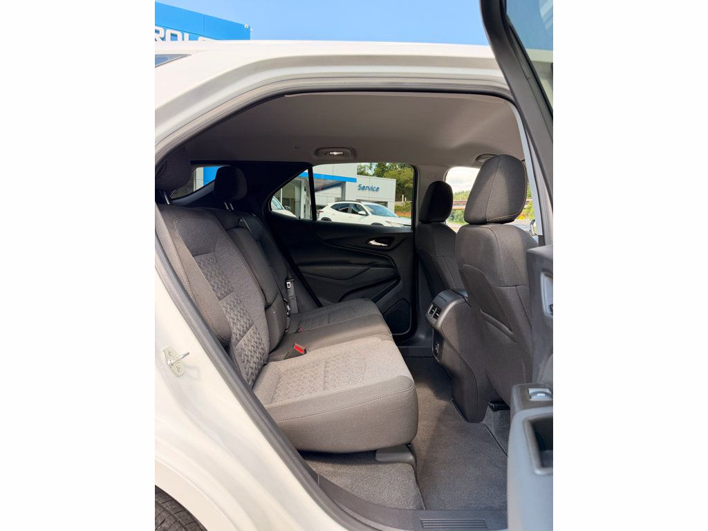 Used 2024 Chevrolet Equinox LT FWD image 16