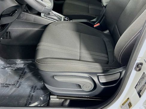 Certified 2025 Hyundai Venue SEL FWD image 19