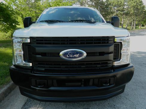 Used 2019 Ford F250 XL AWD/4WD image 2