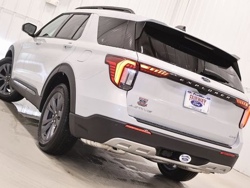 New 2026 Ford Explorer Active w/ Active Comfort Package image 31