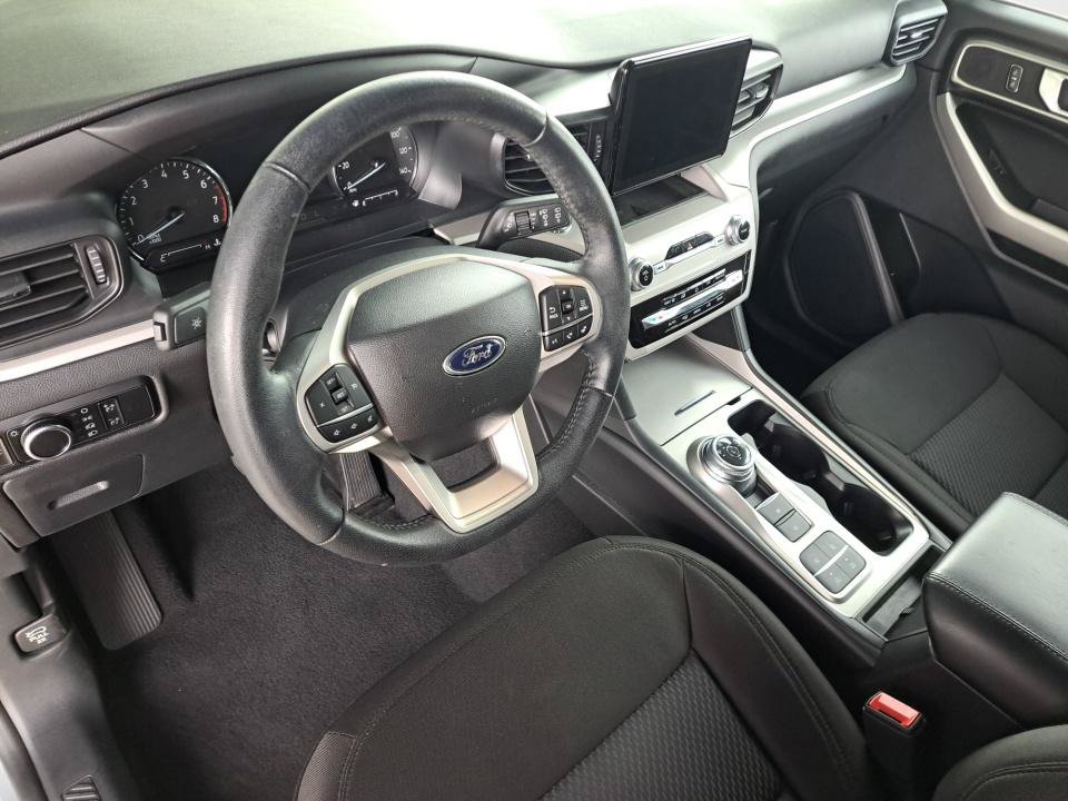 Used 2023 Ford Explorer XLT RWD image 13