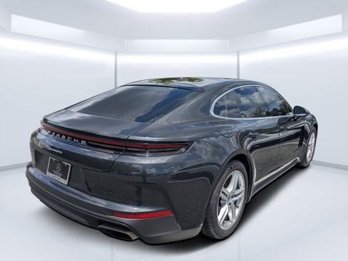 Used 2025 Porsche Panamera RWD image 3