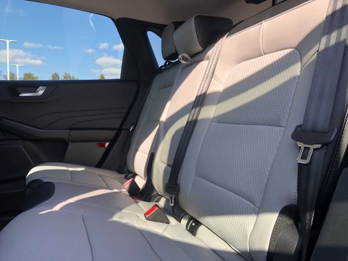 New 2025 Ford Escape SE w/ Class II Trailer Tow Package FWD image 9