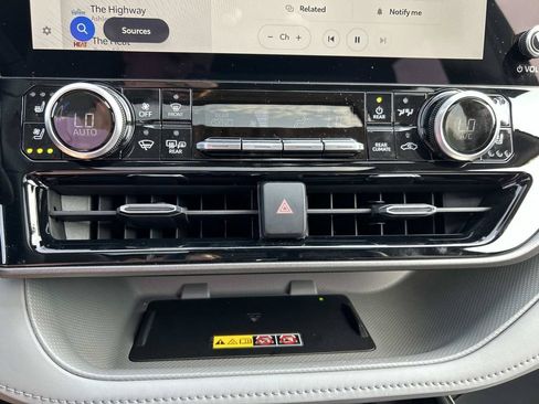 New 2026 Toyota Highlander Limited AWD/4WD image 44