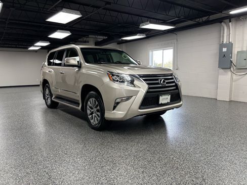 Used 2015 Lexus GX 460 Luxury w/ Preferred Accessory Package image 4