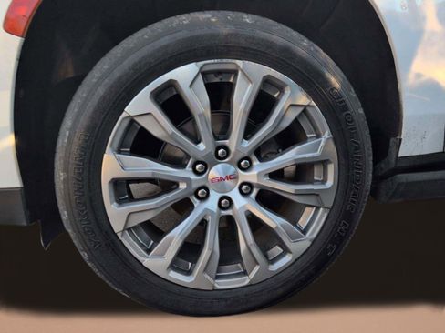 Used 2022 GMC Yukon XL Denali w/ Denali Premium Package image 5