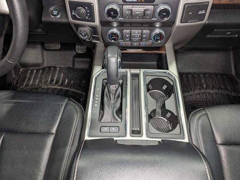 Used 2019 Ford F150 Lariat w/ Equipment Group 502A Luxury AWD/4WD image 21