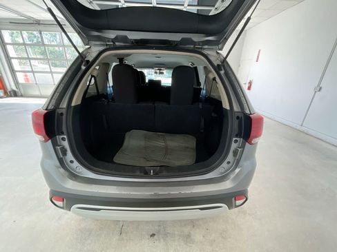 Used 2020 Mitsubishi Outlander ES AWD/4WD image 23