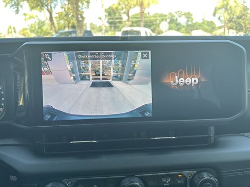 New 2025 Jeep Gladiator Sport image 44