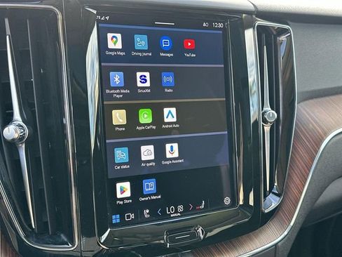 Used 2023 Volvo XC60 B5 Plus image 39