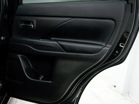 Used 2019 Mitsubishi Outlander SEL image 32