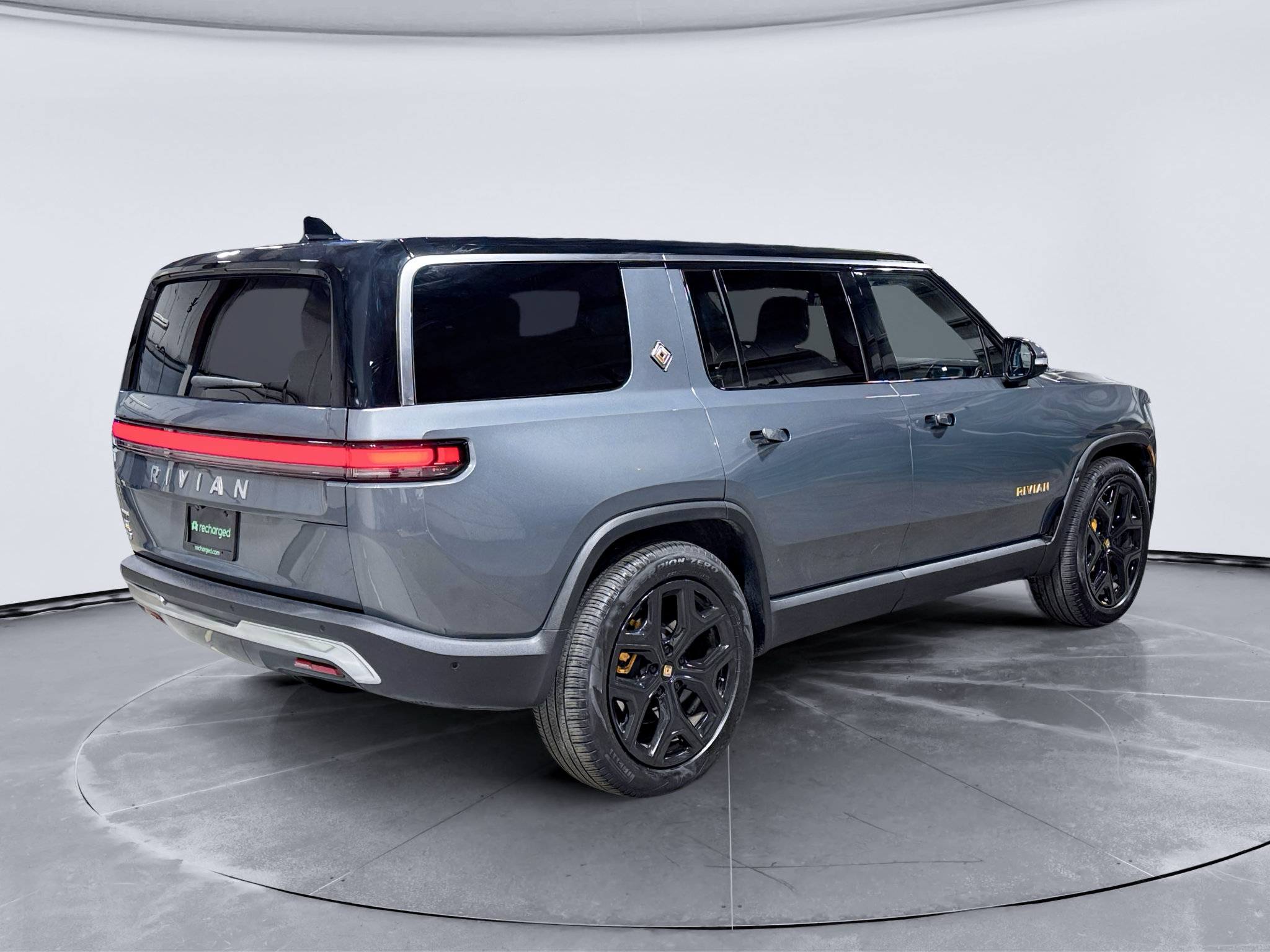 Used 2022 Rivian R1S Launch Edition Quad AWD/4WD image 3