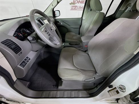 Used 2020 Nissan Frontier SV image 26