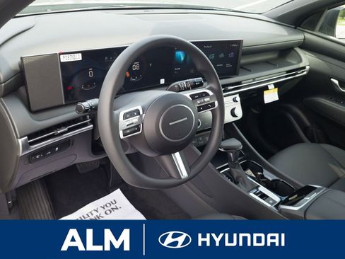 New 2025 Hyundai Santa Cruz SEL image 11