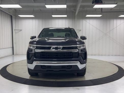 Used 2022 Chevrolet Silverado 1500 LT AWD/4WD image 3