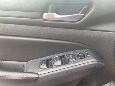 Used 2025 Nissan Altima 2.5 SV image 17