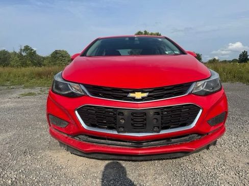 Used 2017 Chevrolet Cruze LT FWD image 4
