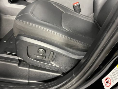 Used 2025 Land Rover Defender 110 S image 29