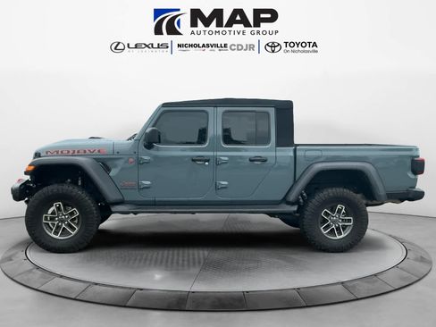 Used 2024 Jeep Gladiator Mojave w/ Technology Group AWD/4WD image 2