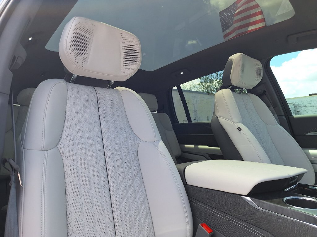 New 2026 Cadillac Escalade IQ Sport 1 w/ LPO, ONYX Package AWD/4WD image 30
