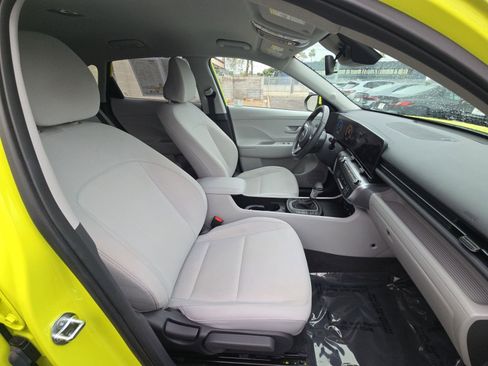 Used 2025 Hyundai Kona SEL image 30