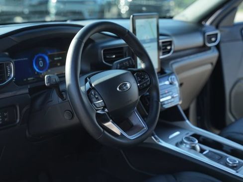 Used 2023 Ford Explorer Platinum w/ Technology Package AWD/4WD image 30
