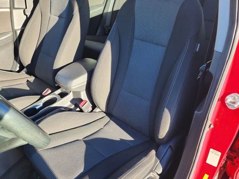 Used 2017 Hyundai Elantra GT image 12