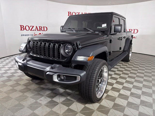 Used 2024 Jeep Gladiator Sport AWD/4WD image 4