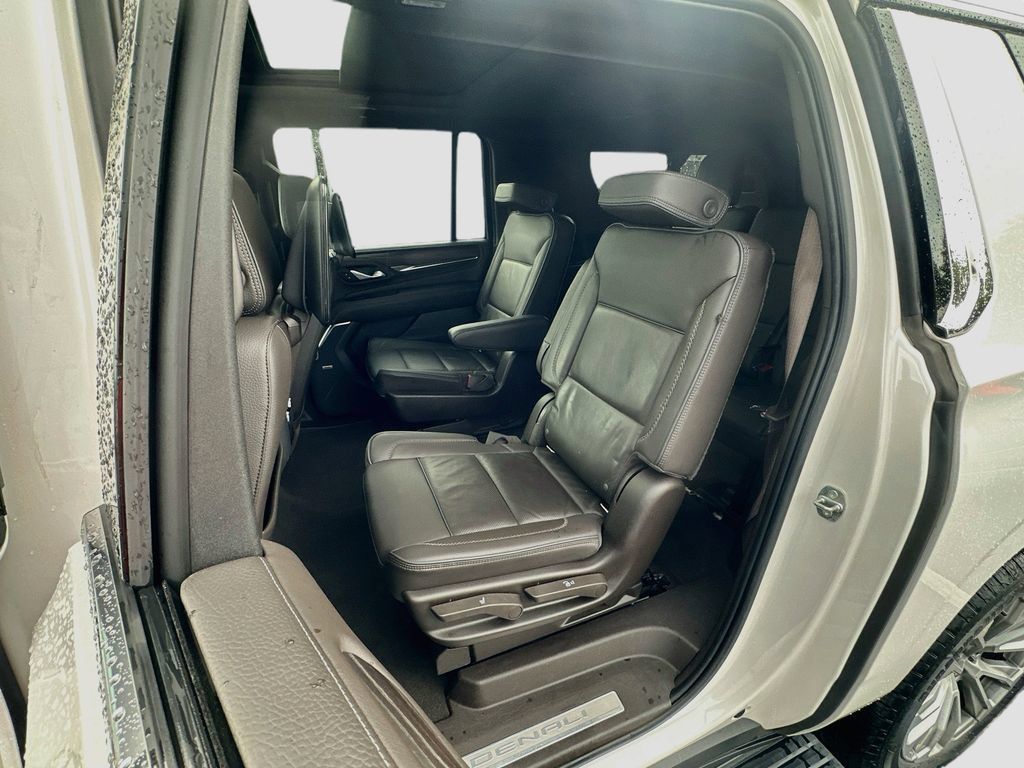 Used 2021 GMC Yukon XL Denali w/ Denali Premium Package RWD image 26