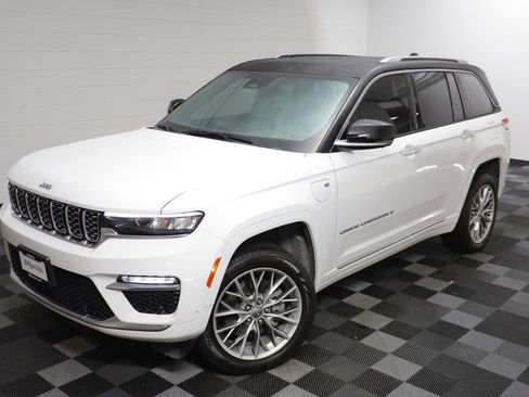 Used 2022 Jeep Grand Cherokee Summit image 2