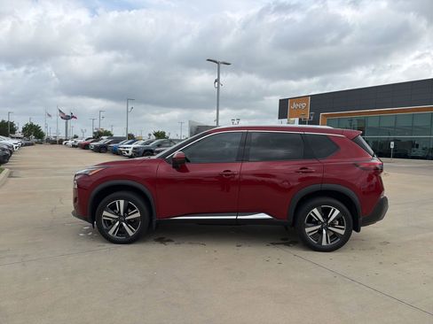 Used 2023 Nissan Rogue SL w/ SL Premium Package FWD image 2