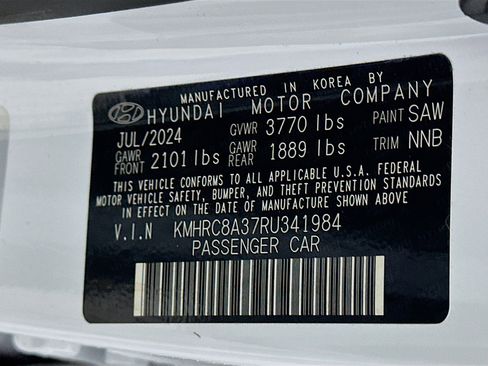 Used 2024 Hyundai Venue Limited image 12