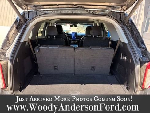 Used 2023 Ford Explorer Limited w/ Limited Technology Package image 6