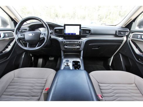 Used 2020 Ford Explorer XLT AWD/4WD image 11