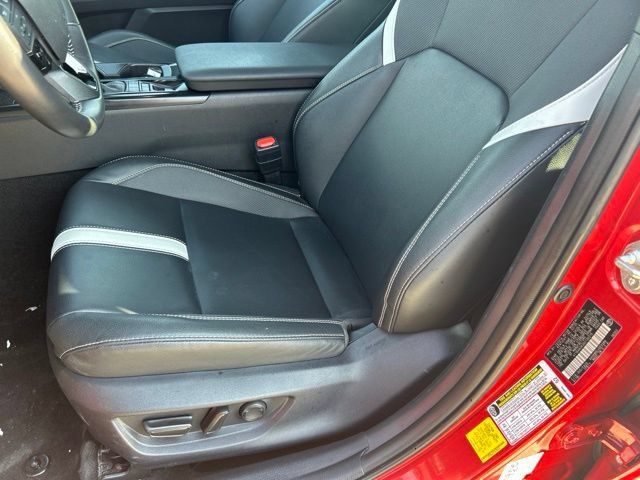 Used 2025 Toyota Camry SE FWD image 11