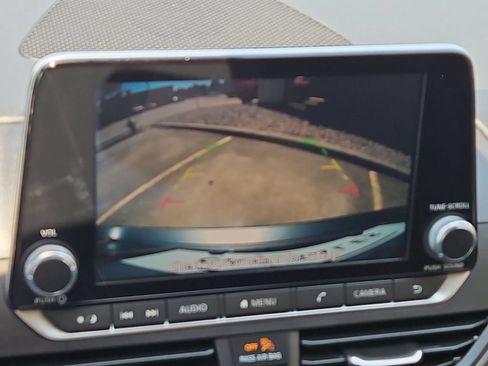 Used 2025 Nissan Altima 2.5 SV FWD image 18