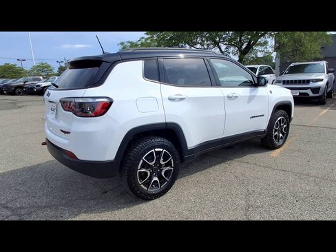 Certified 2025 Jeep Compass Trailhawk AWD/4WD image 8