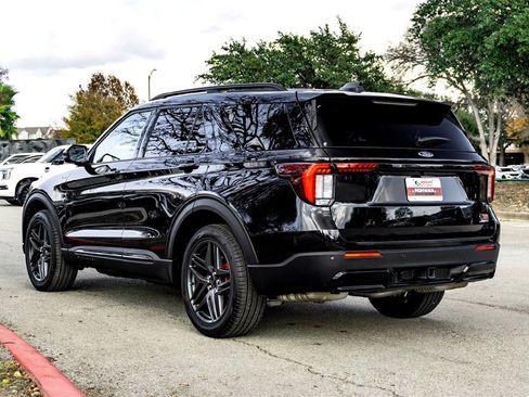 Used 2025 Ford Explorer ST-Line w/ ST-Line Street Pack image 7