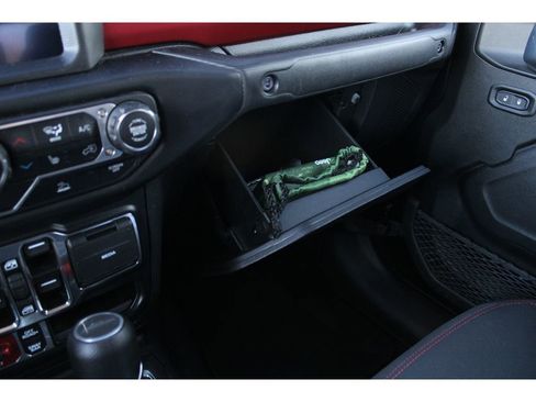 Certified 2022 Jeep Gladiator Rubicon w/ Cold Weather Group image 23